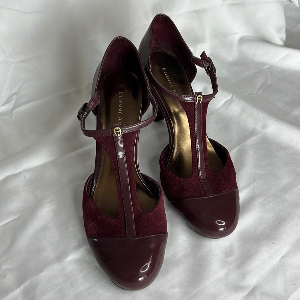 Etienne Aigner Wine Suede & Patent Leather T-strap Heels size 9